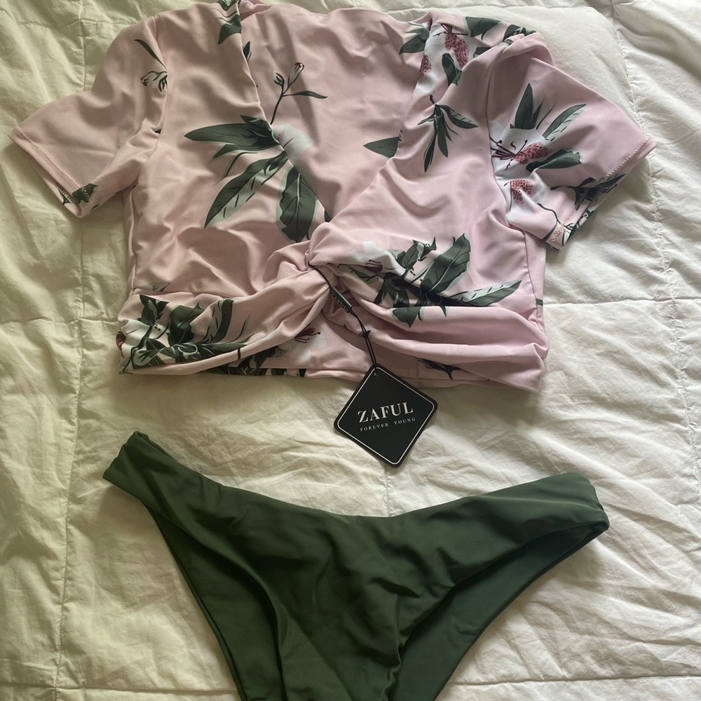 Crop tshirt and bottom bikini
